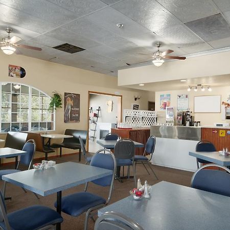 Christina Lake Village Restaurant foto